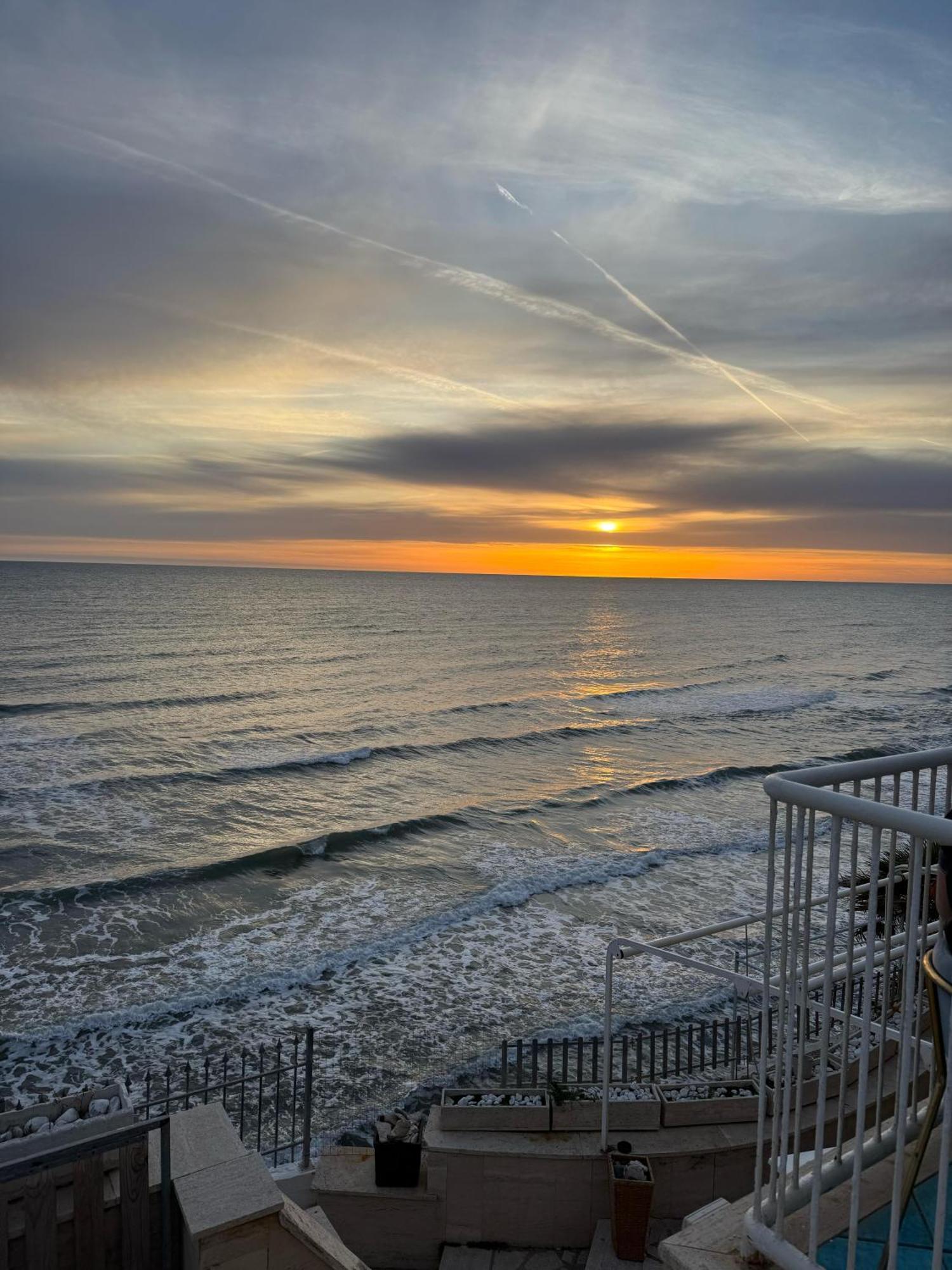 Golden Home Anzio Luaran gambar